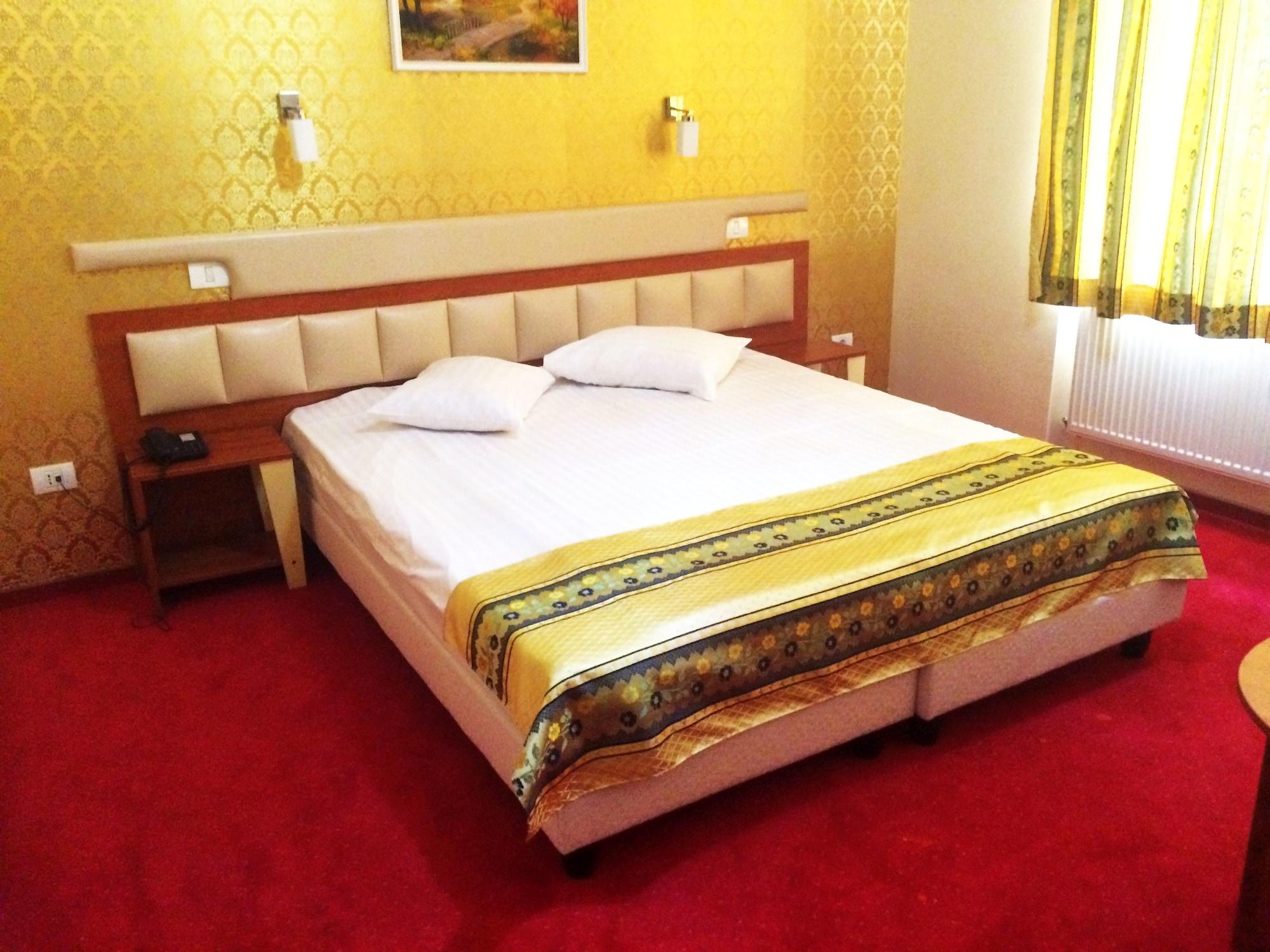 Kosher Hotel Lev Or Bucharest Exterior photo