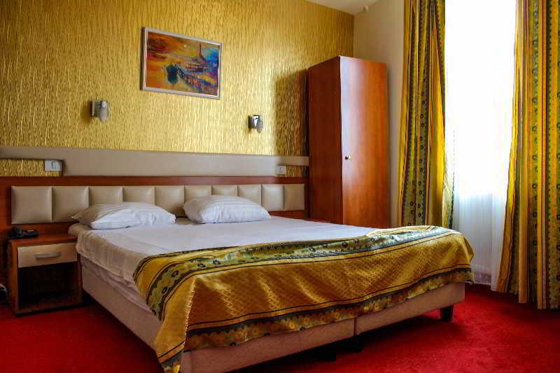 Kosher Hotel Lev Or Bucharest Exterior photo