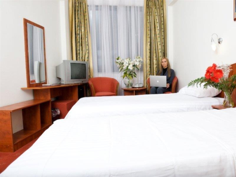 Kosher Hotel Lev Or Bucharest Exterior photo