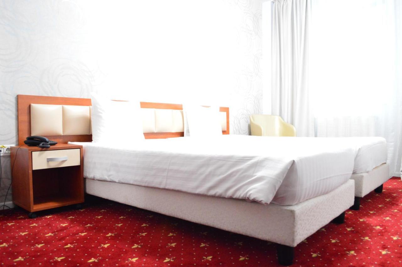 Kosher Hotel Lev Or Bucharest Exterior photo