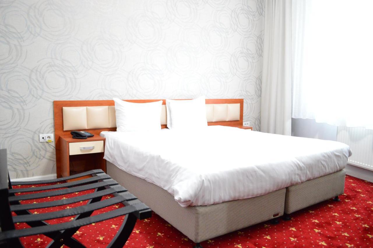 Kosher Hotel Lev Or Bucharest Exterior photo