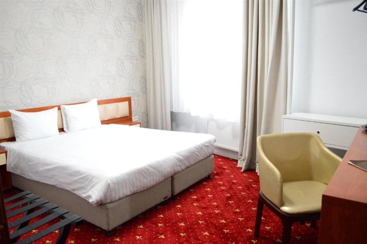 Kosher Hotel Lev Or Bucharest Exterior photo