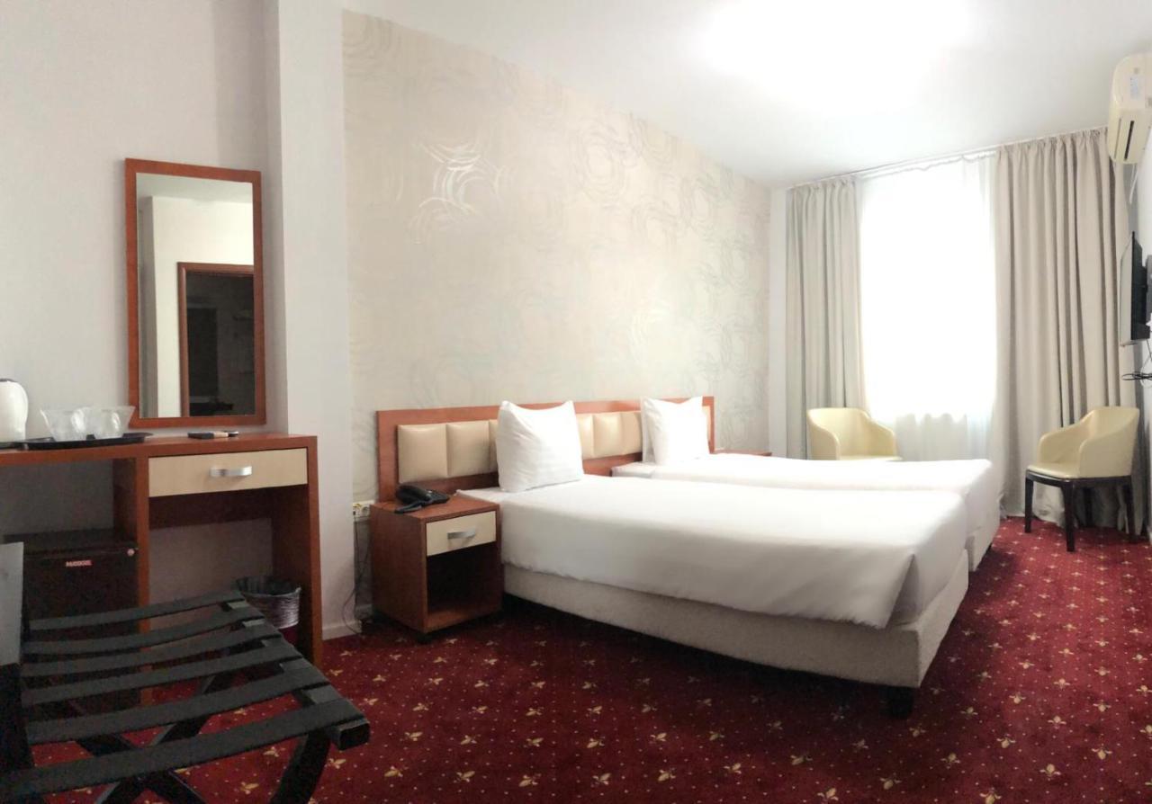 Kosher Hotel Lev Or Bucharest Exterior photo